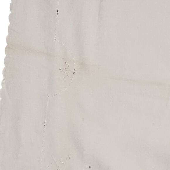 VINTAGE WHITE TABLECLOTH TOPPER 33" SQUARE EMBROIDERED SCALLOPED EYELET ESTATE - Picture 12 of 12